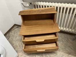 Altes Nachttischli