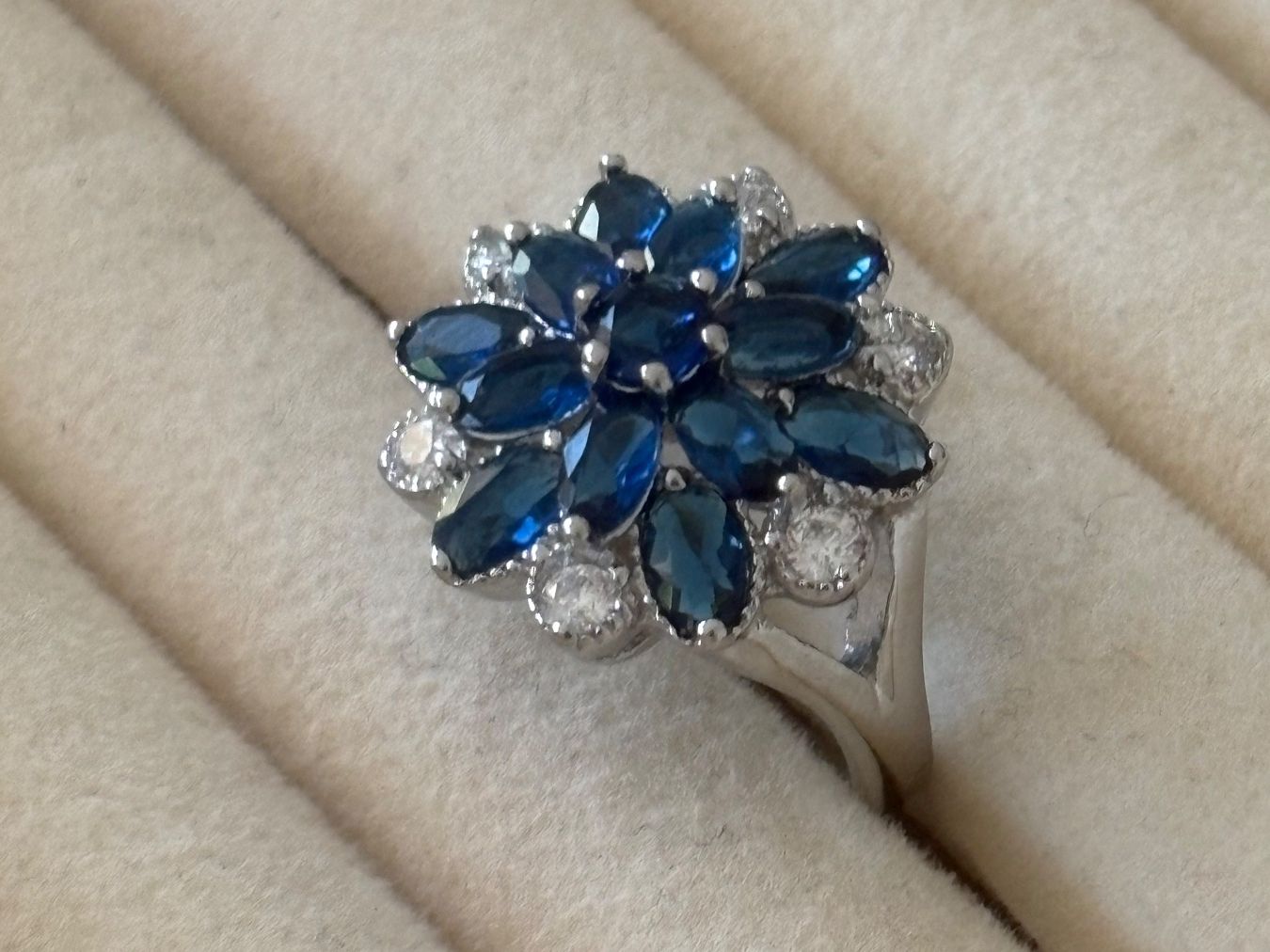 Ringe: Luxus Elegante Gr.18/8 Ring Farbe: Silber /blau – Neu (gemäss Beschreibung) aus Biel-Bienne von Roserosse13
