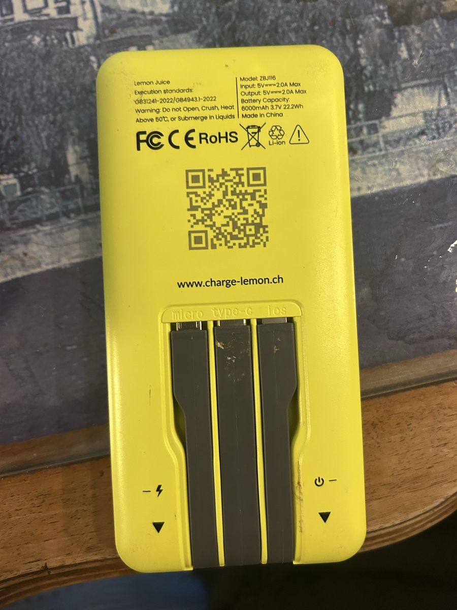 Batterie: Powerbank with integrated cables 6000mAh – Usato da Birmenstorf AG venduto da luckyx90 1