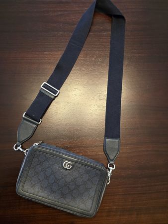 Gucci Umhängetasche / Crossbody Bag GG Schwarz mit Schulterr