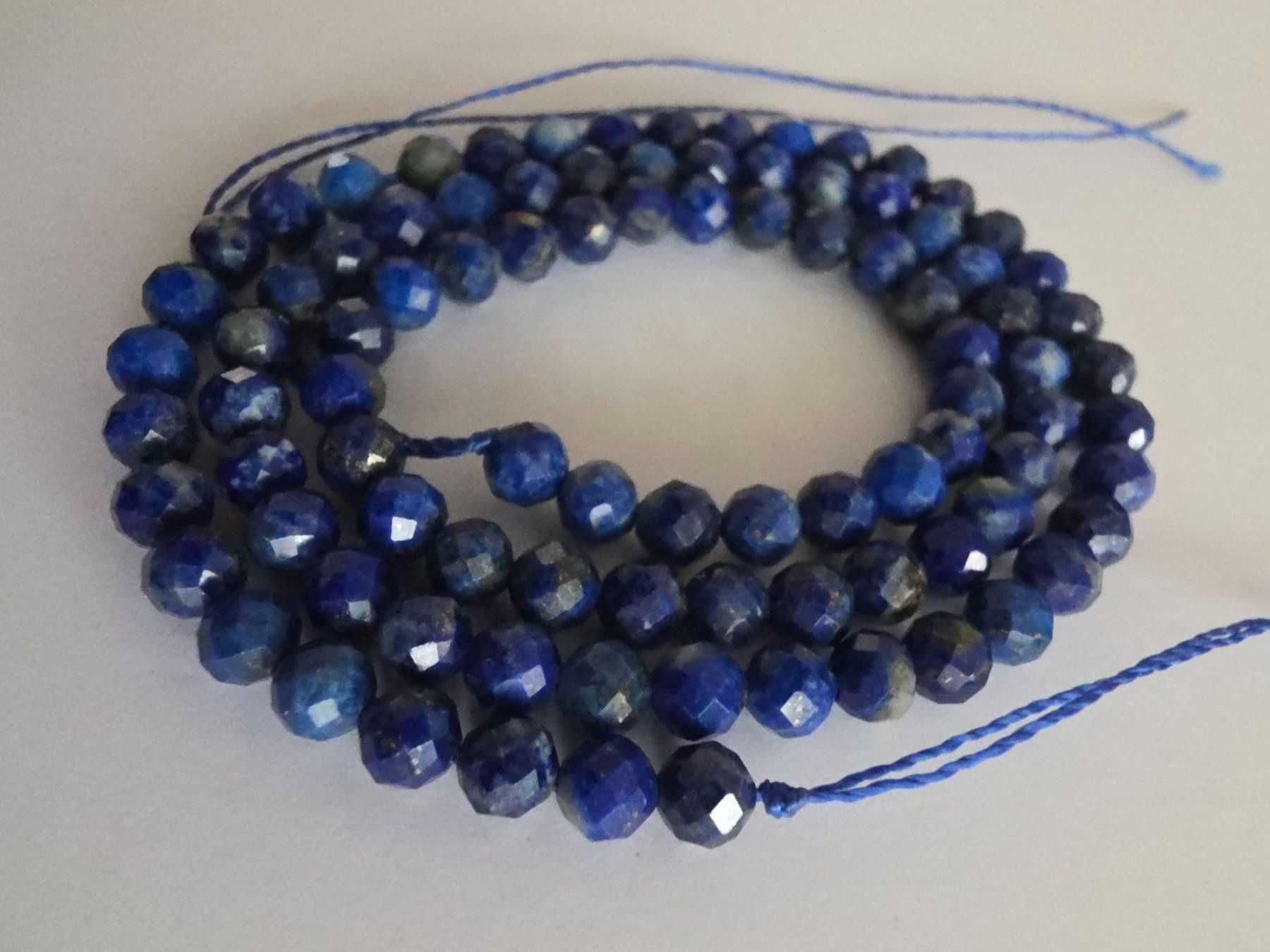 Accessori per grill: Lapislazuli facettiert 4mm. Strang – Nuovo e nell'imballaggio originale da Menziken venduto da Mirager