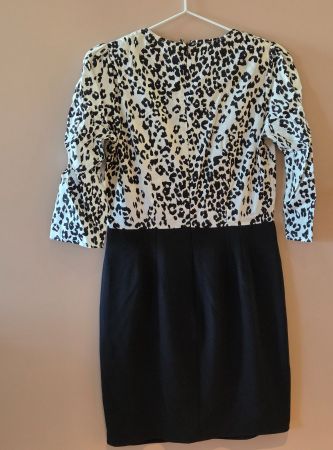 Neues Etuikleid von MANGO mit Leopardenmuster