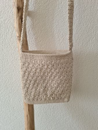 Gehäkelte Umhängetasche, beige