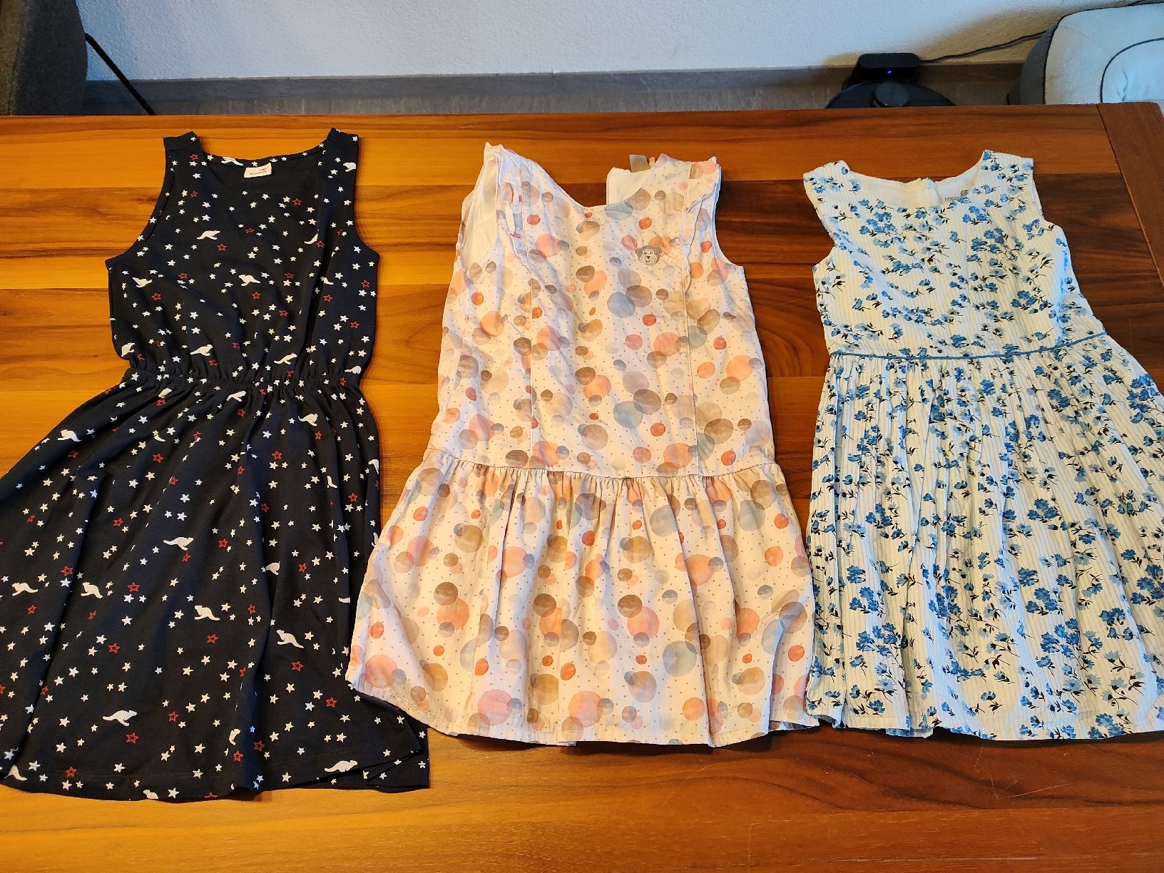 Lotti & Set di vestiti: 13 Kleider Mädchen Gr. 122/128 – Usato da Bäretswil venduto da Foif5 1
