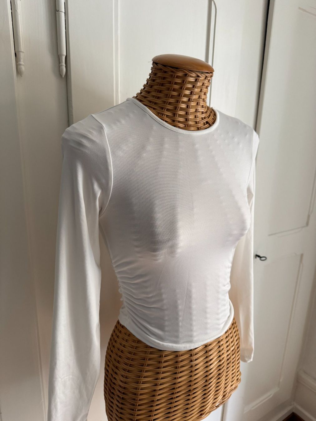 Shein T-shirts: Langarmshirt weiss gerafft 36 – D'occasion à Zürich par Diazaio 1