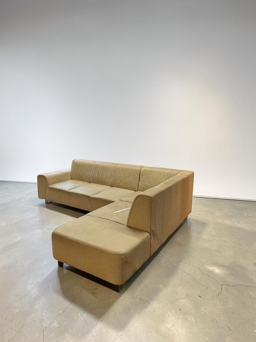 Divani: Ecksofa aus Echtleder mit longchair creme – Usato da Fehraltorf venduto da Sofalab.swiss 5