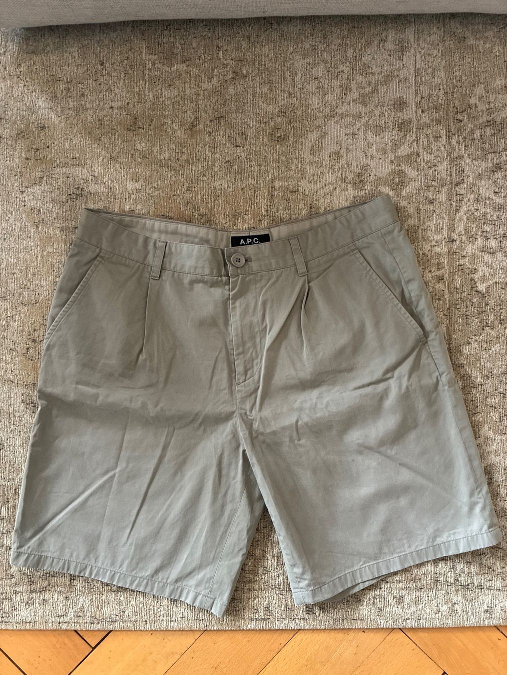 Apc Pantaloni: Apc short Gr. M – Usato da Fribourg venduto da waves55 1