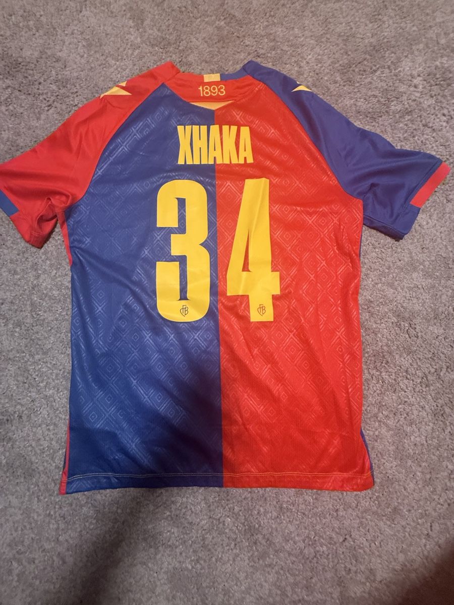 FC Basel Canottiere & Pantaloni: FC BASEL TRIKOT 22/23 GR.L XHAKA – Usato da Zollikofen venduto da zenay57 2
