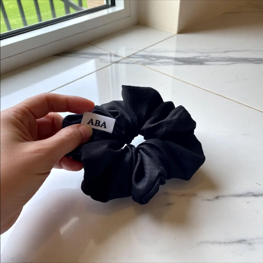 Accessori per capelli: Scrunchie - Solid Black - Handgemachte -Trendy Summer Style – Nuovo e nell'imballaggio originale da Vals venduto da ABA-Atelier