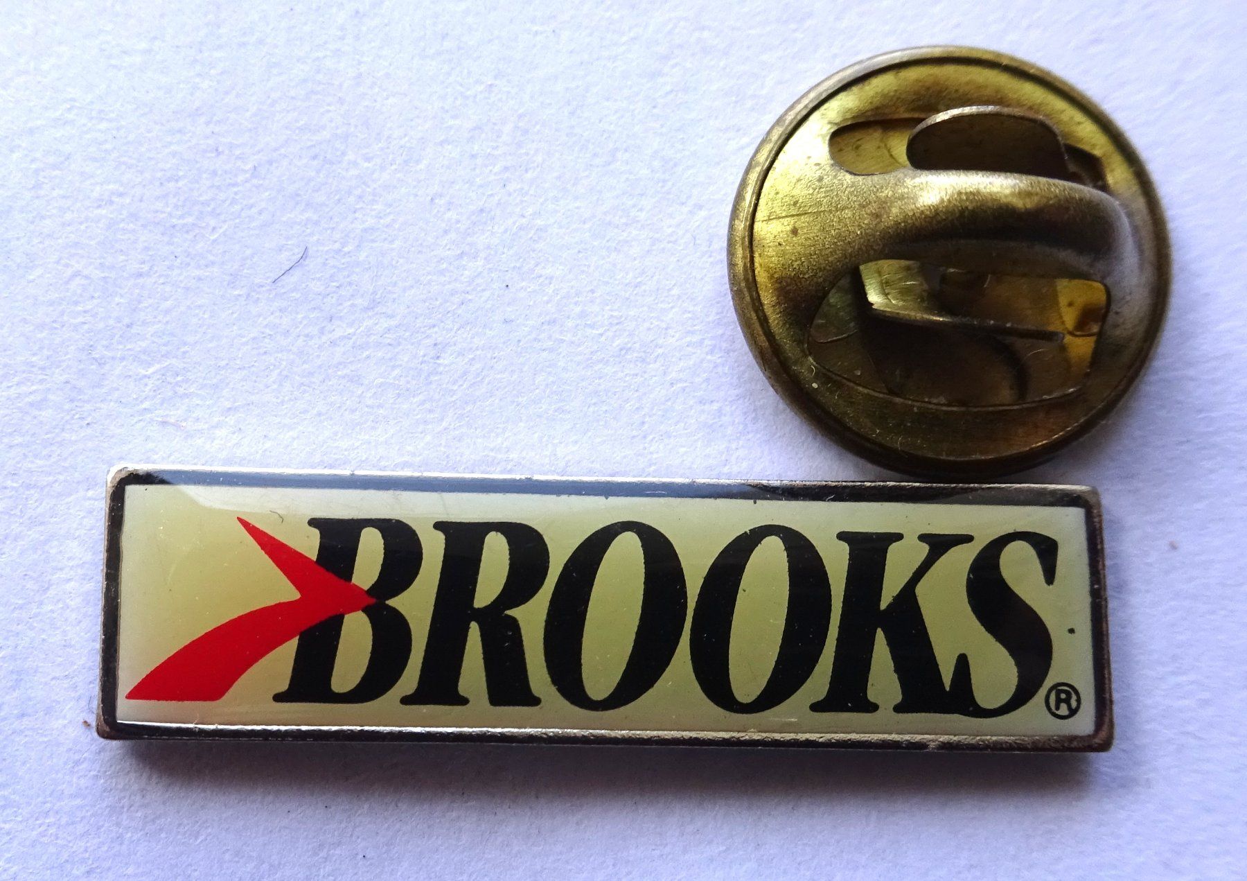 Plaketten & Abzeichen: Pin BROOKS  Logo – Gebraucht aus Utzenstorf von BUtter81