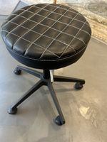 Tabouret à roulettes