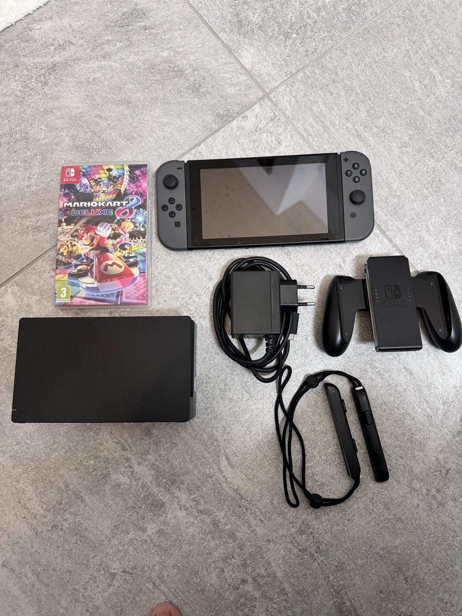 Nintendo Konsolen: Nintendo Switch Basic mit 2 Spielen – Gebraucht aus Oberriet SG von