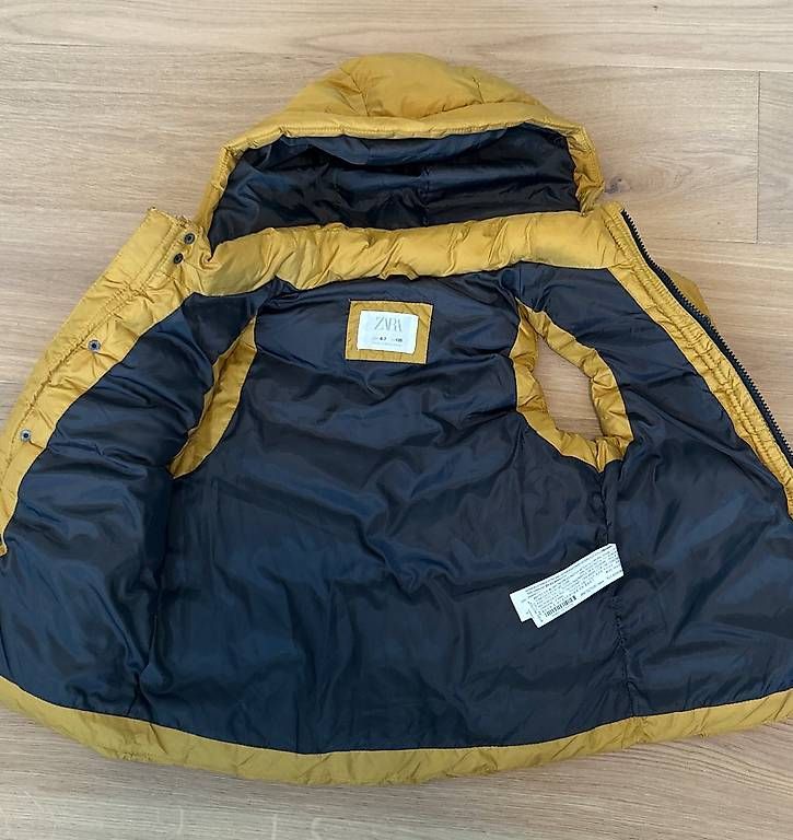Autres vêtements garçon: Zara Weste Grösse 120 – D'occasion à Männedorf par Brunei03 1