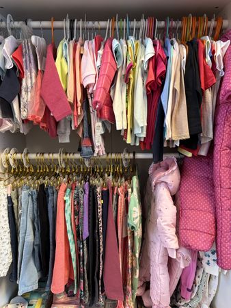 Restposten 50 Stk. Markenkleider für Kinder (neu)