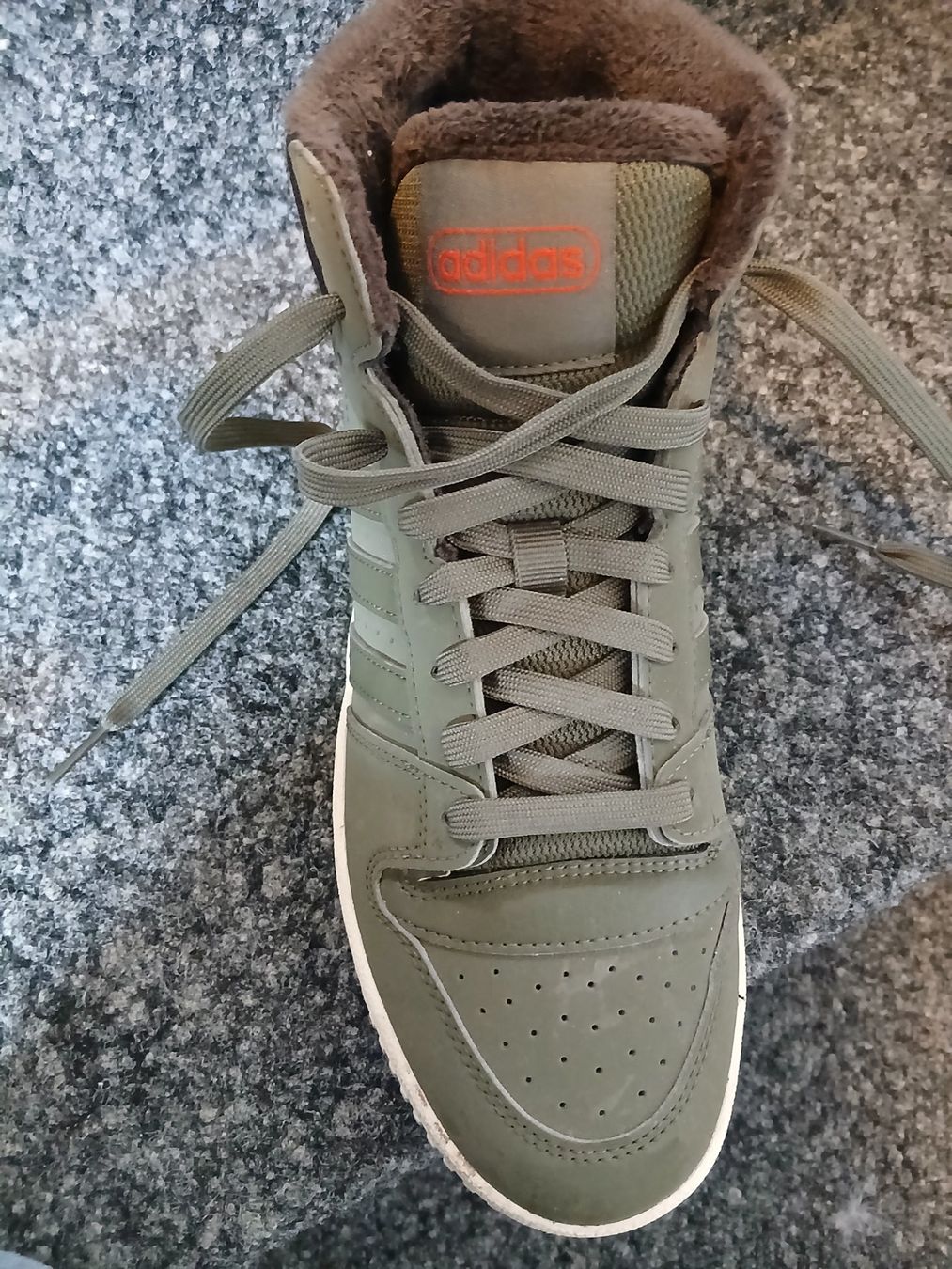 Adidas Herrenschuhe: Adidas Winter Sneaker Grösse 38 – Gebraucht aus Pfungen von Puschti 1