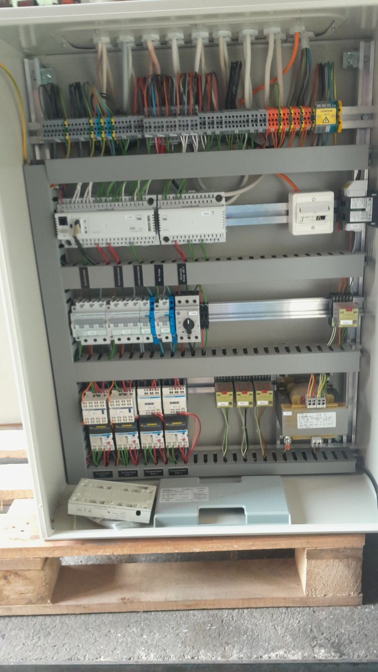 Alimentazione elettrica: Steuerschrank gebraucht – Usato da Unteriberg venduto da Wisipower