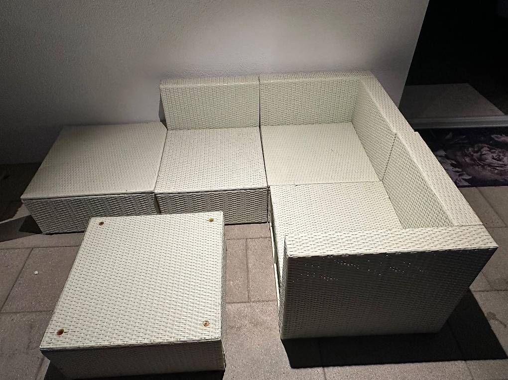 Sofas: Rattanlounge weiss – Gebraucht aus Subingen von kum_xhv7