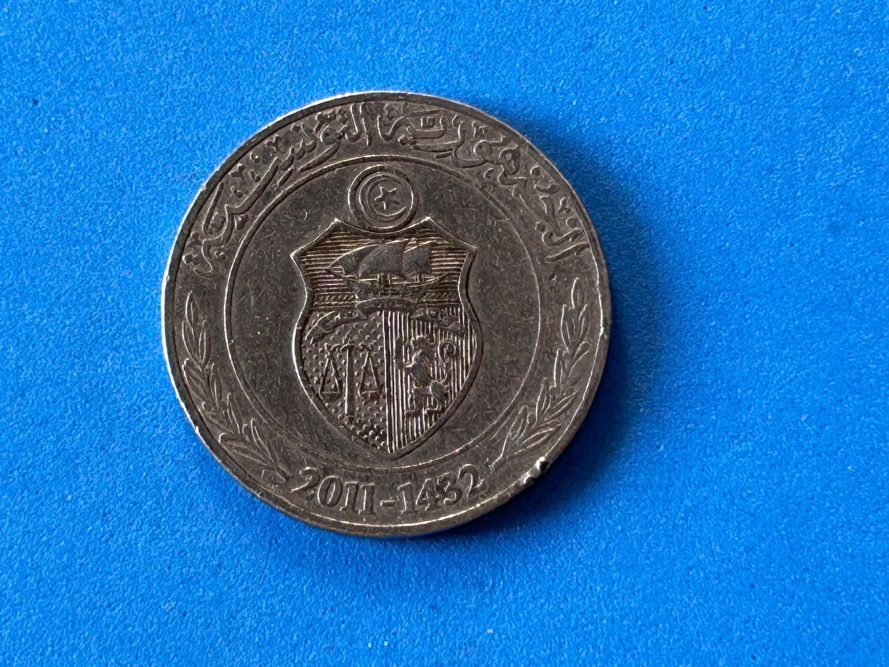 Alle Münzen: Tunisia - 1 Dinar - 2011 [Circulated] – Gebraucht aus Corcelles NE von AJKader 5