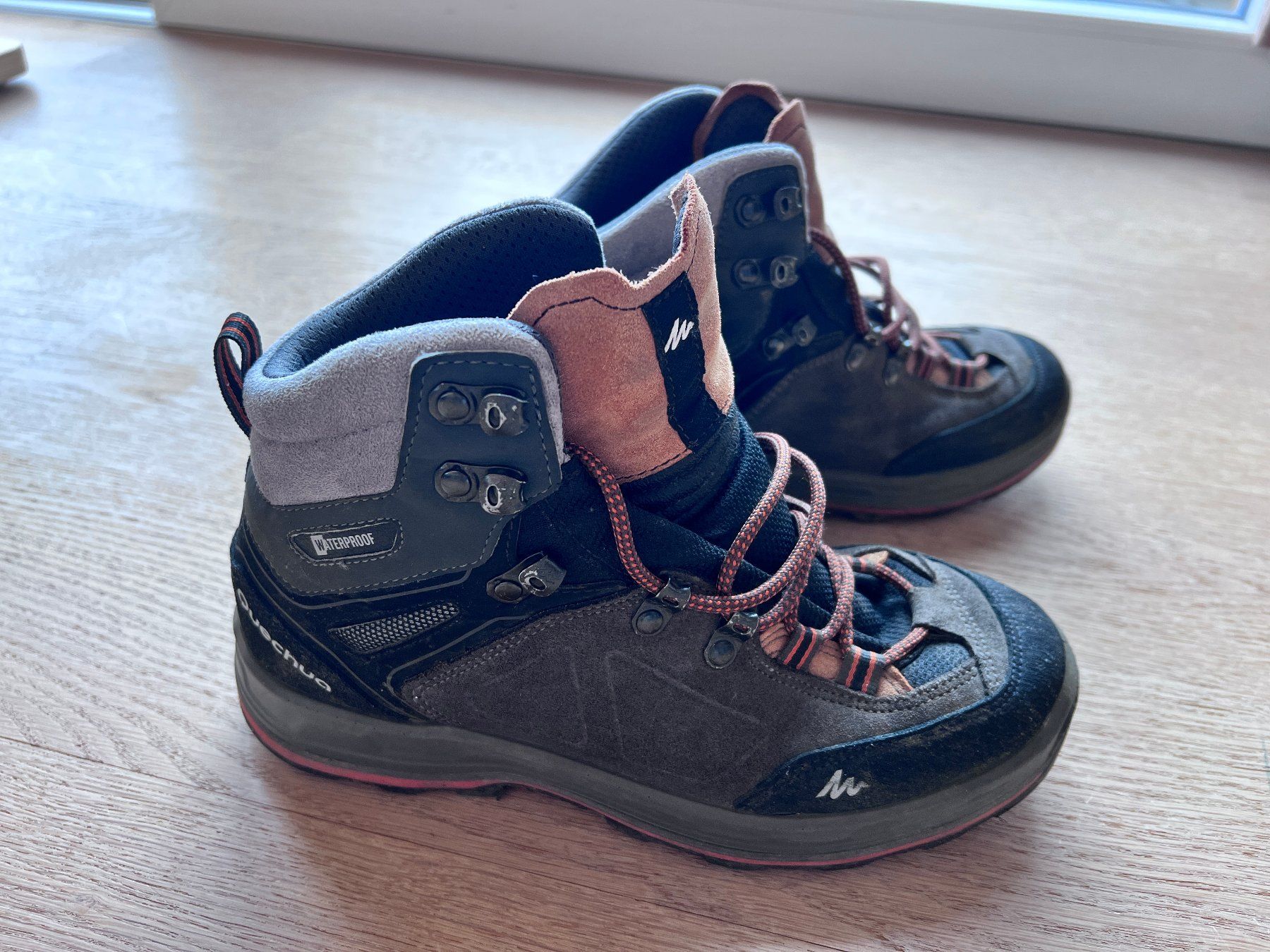 Decathlon Scarpe da uomo: Wanderschuhe Quechua, Gr. 39 - Waterproof – Usato da Kloten venduto da sanibunny