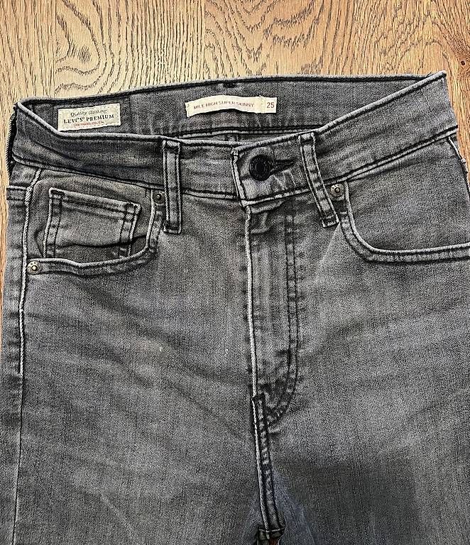 Levi's Jeans: Levi's Damen Premium Jeans W25/L30 – Gebraucht aus Spreitenbach von Levin1983 1