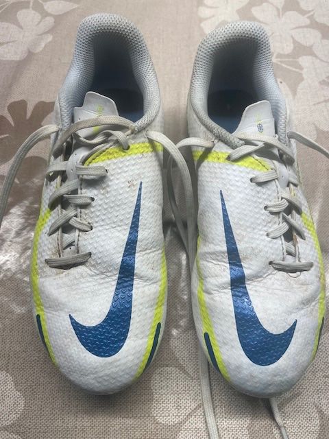 Nike Scarpe per ragazzi: Nike Kinder Fussballschuhe – Usato da Areuse venduto da gho_z7qh