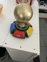 Gioco calcetto con pallone dorato usato