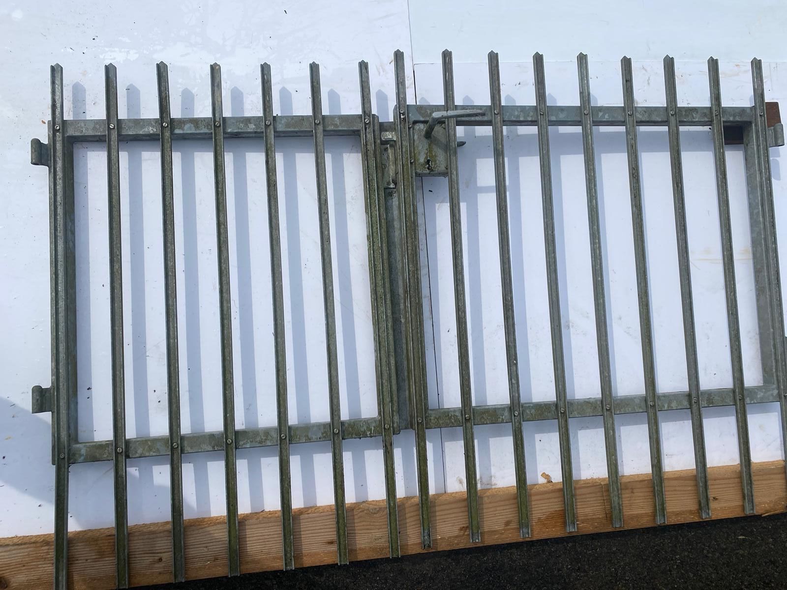 Porte: Doppelflügeltor, feuerverzinkt – Usato da Seon venduto da Sock21 1
