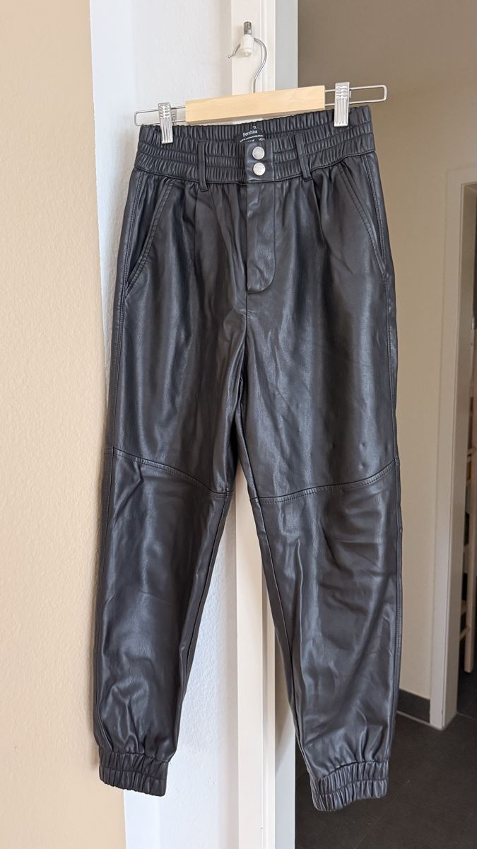 Bershka Pantaloni: Lederhose, Grösse M – Usato da Thun venduto da tat_zb9b