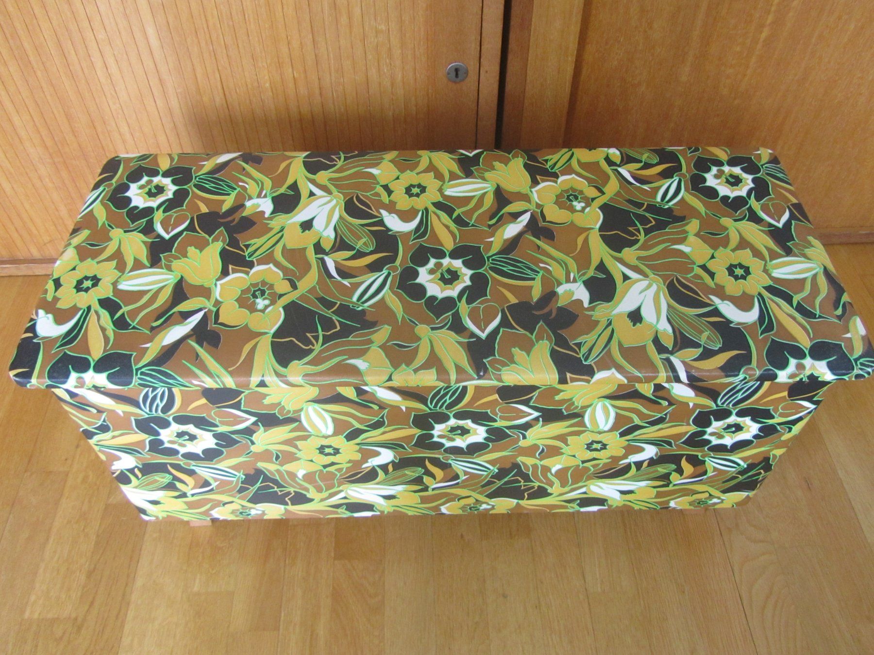 Cassapanche: Vintage Truhe mit Retro-Blumenmuster – Usato da Seengen venduto da mikelele 2