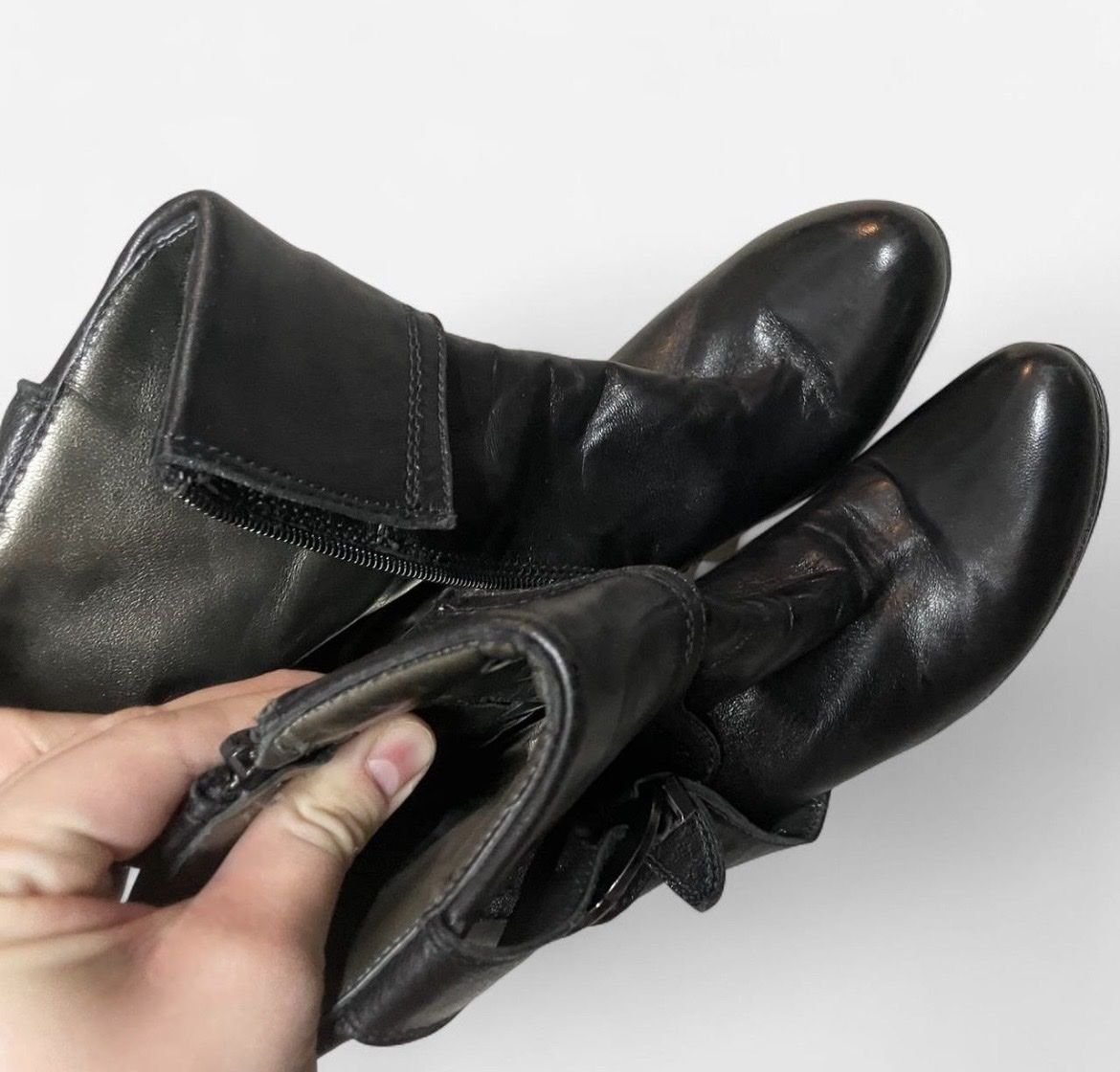 Navyboot Scarpe da donna: Navyboot - Schwarze Lederstiefeletten mit Absatz, Gr. 37 – Usato da Watt venduto da Ene.kro 4