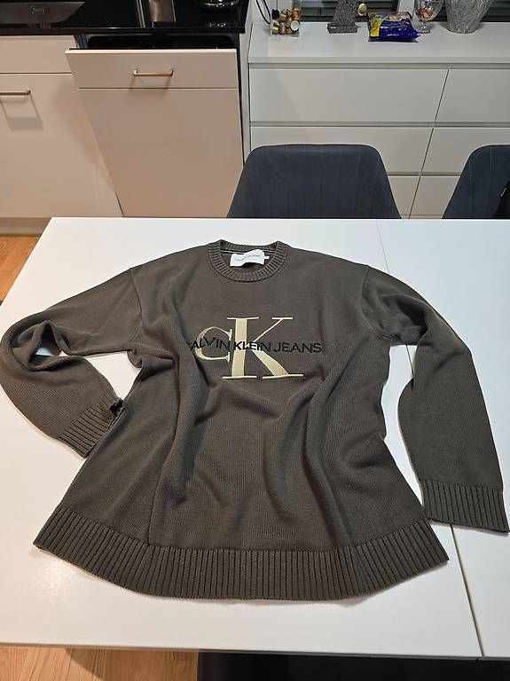 Pulls & Sweat-shirts: pullover Calvin Klein – D'occasion à Kloten par cos_khp9