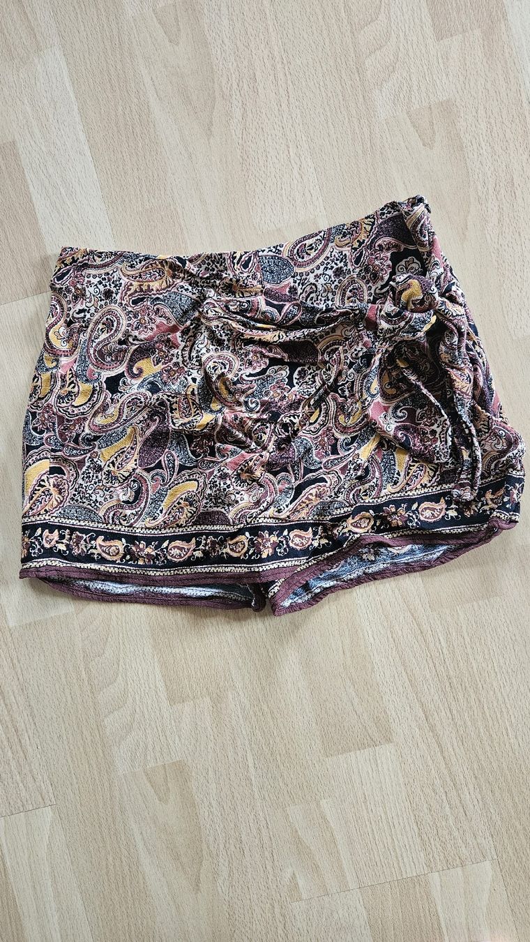 Pantaloni: Short Zara S – Nuovo (secondo la descrizione) da Baulmes venduto da Emm_g29m 5