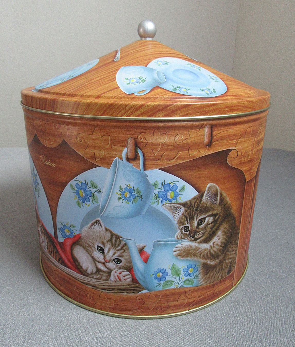 Altro in Decorazioni & Accessori: grosse runde Blechdose mit Katzenmotiven – Usato da Auenstein venduto da Padabimbim