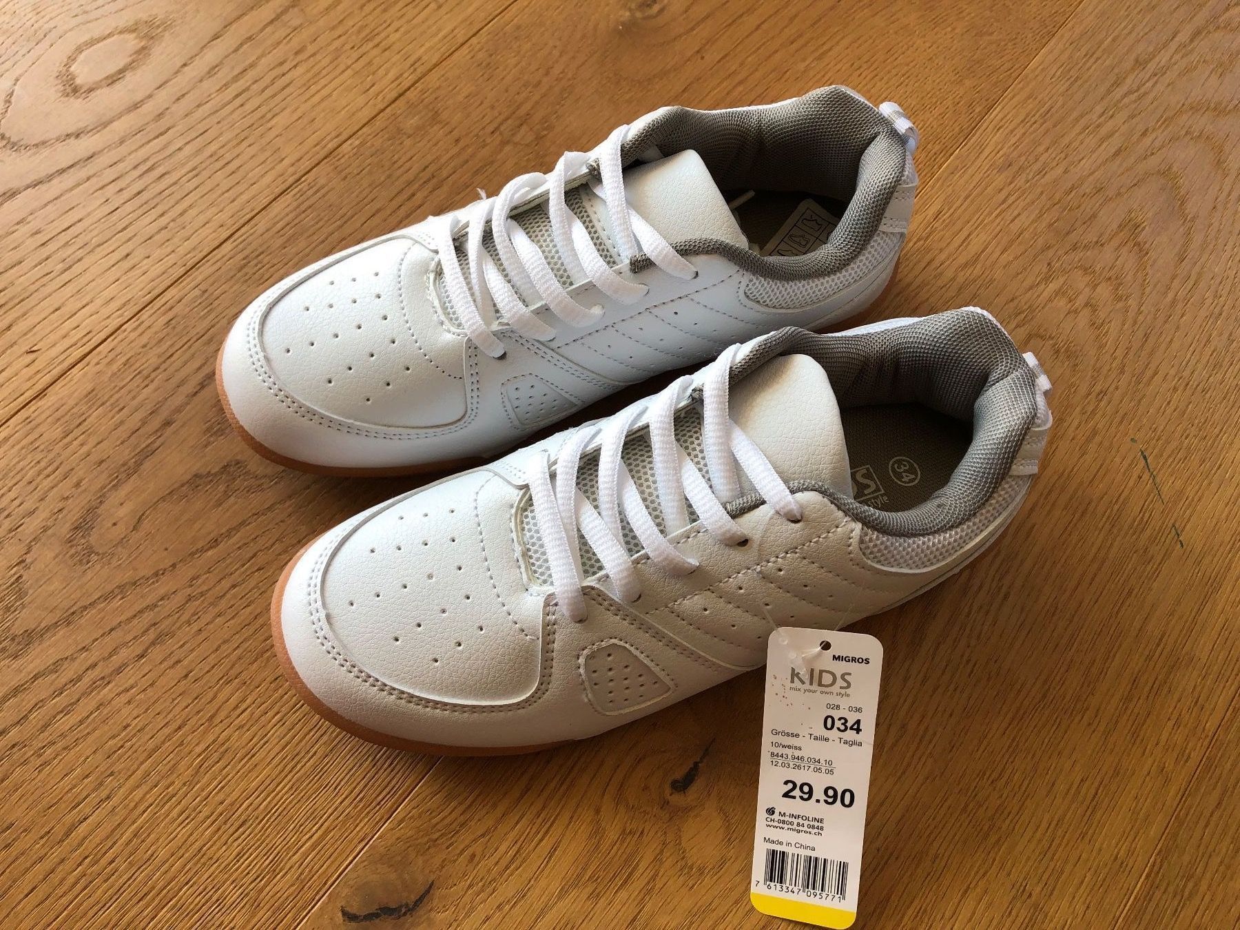 Chaussures garçon: Neue Sneaker Gr.34 – Neuf (Voir description) à Lengnau BE par Rubin27