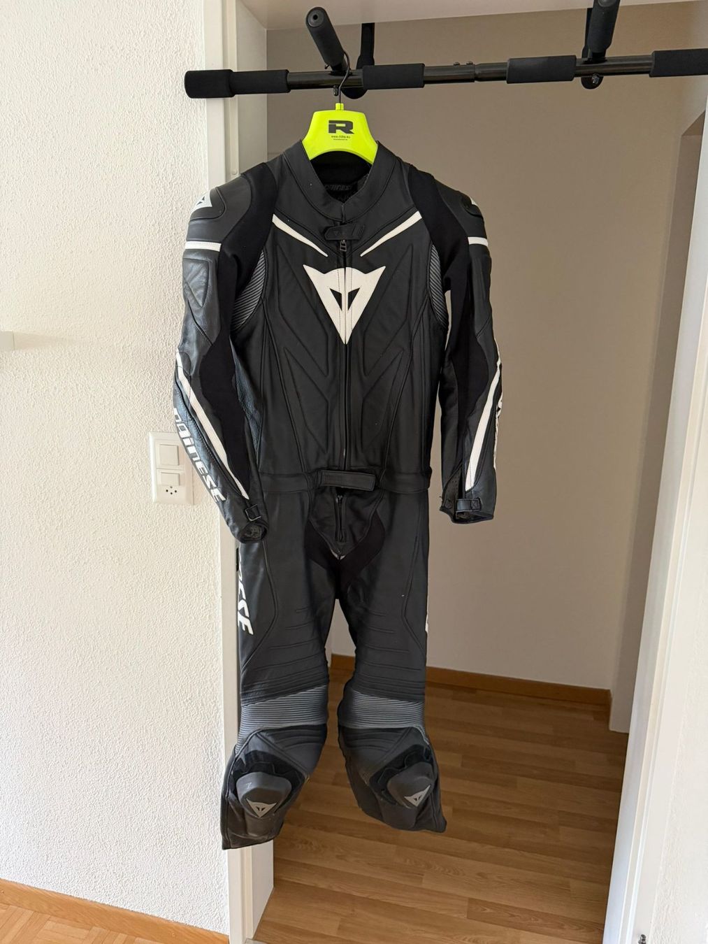 Completi: Lederkombi Dainese Grösse 48 – Usato da Gossau ZH venduto da Kadi95