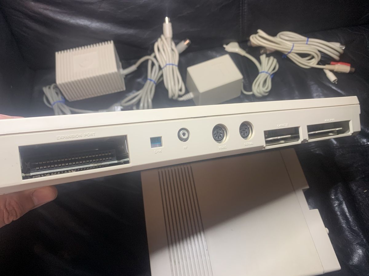 Commodore PCs: Commodore 64 – Gebraucht aus Basel von  4