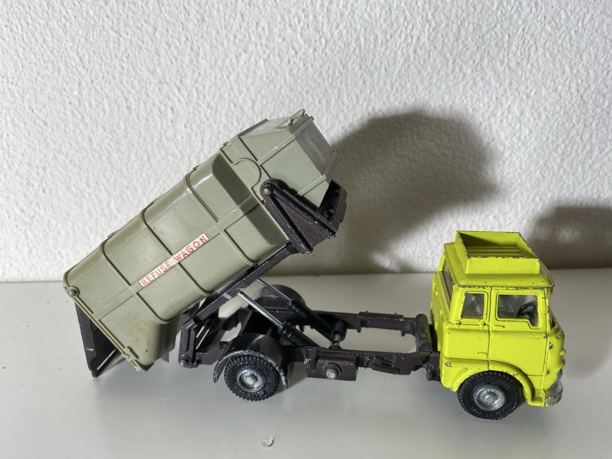 Dinky Toys Modellini d'auto: Dinky Toys Müllwagen – Usato da Winterthur venduto da ben_9vxx 2