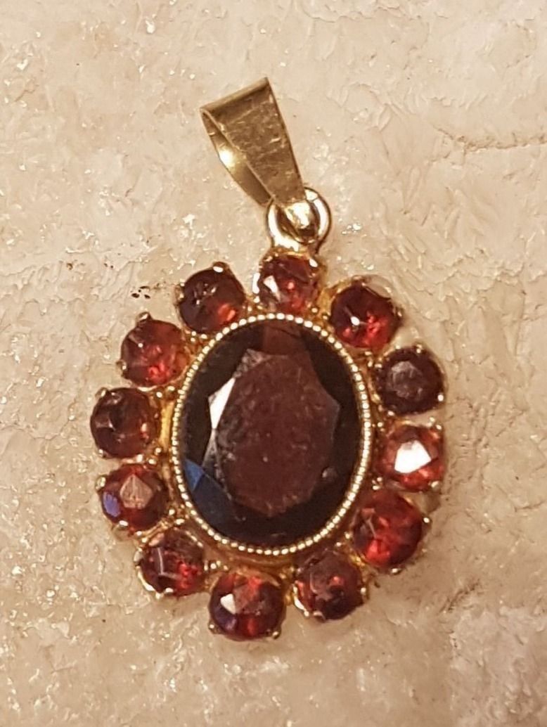 Ciondoli: Traumhafter Granat Anhänger – Nuovo (secondo la descrizione) da Unterägeri venduto da Altgoldschmuck