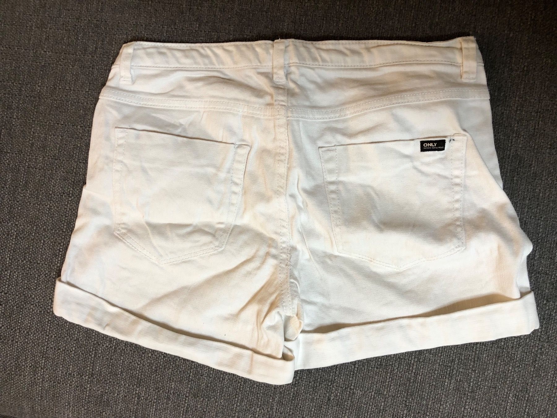 Only Pantaloni: Weiße Sommershort – Usato da Zürich venduto da cha_7n8s 2