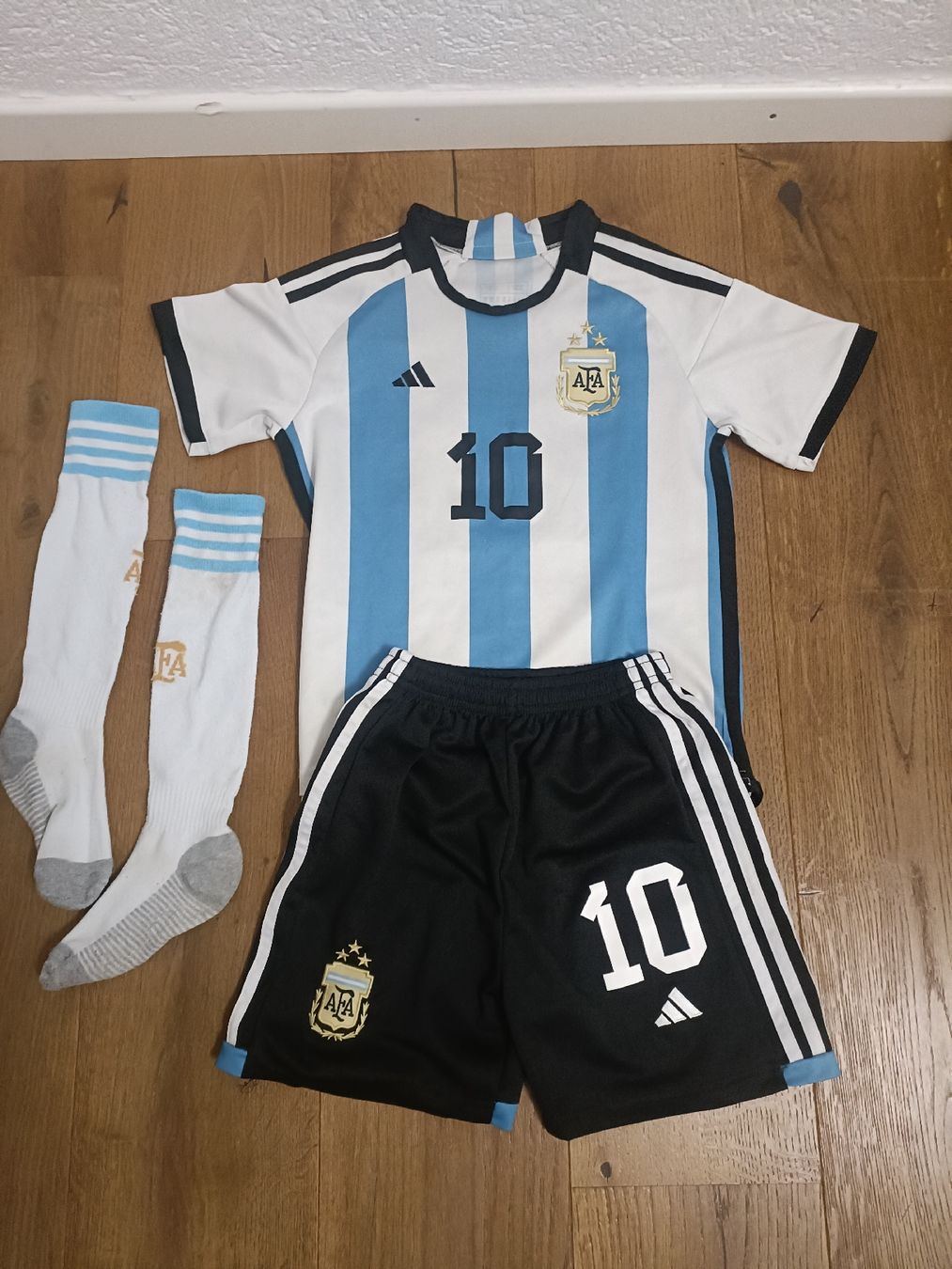 Adidas Trainer, Turnhosen & -trikots: Fussball Trikot Kinder Messi – Gebraucht aus Bachs von NBAJames