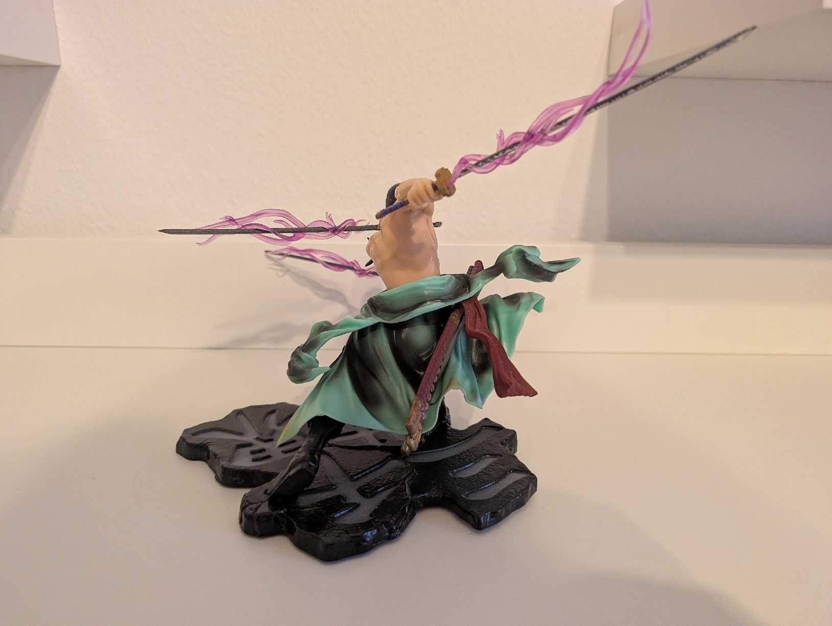 Statuette: Actionfigur Zoro mit drei Schwertern Top Zustand – Nuovo (secondo la descrizione) da Wangen b. Olten venduto da kim_x9zn 1