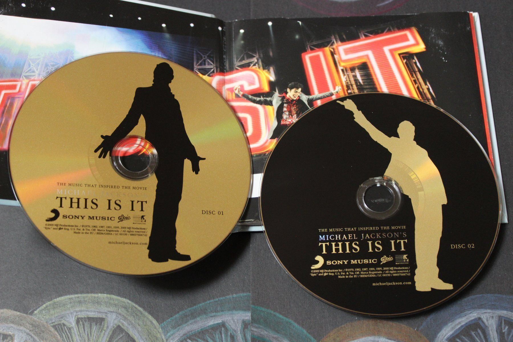 CD: Michael Jackson - This is it 2CDs 2009 – Usato da Tübach venduto da JamesStone