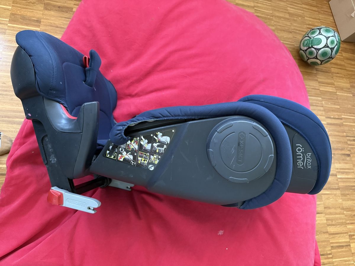 Britax Römer Seggiolini per auto: Britax Römer Kindersitz, ab 15kg, blau – Usato da Baar venduto da cwuethrich 1