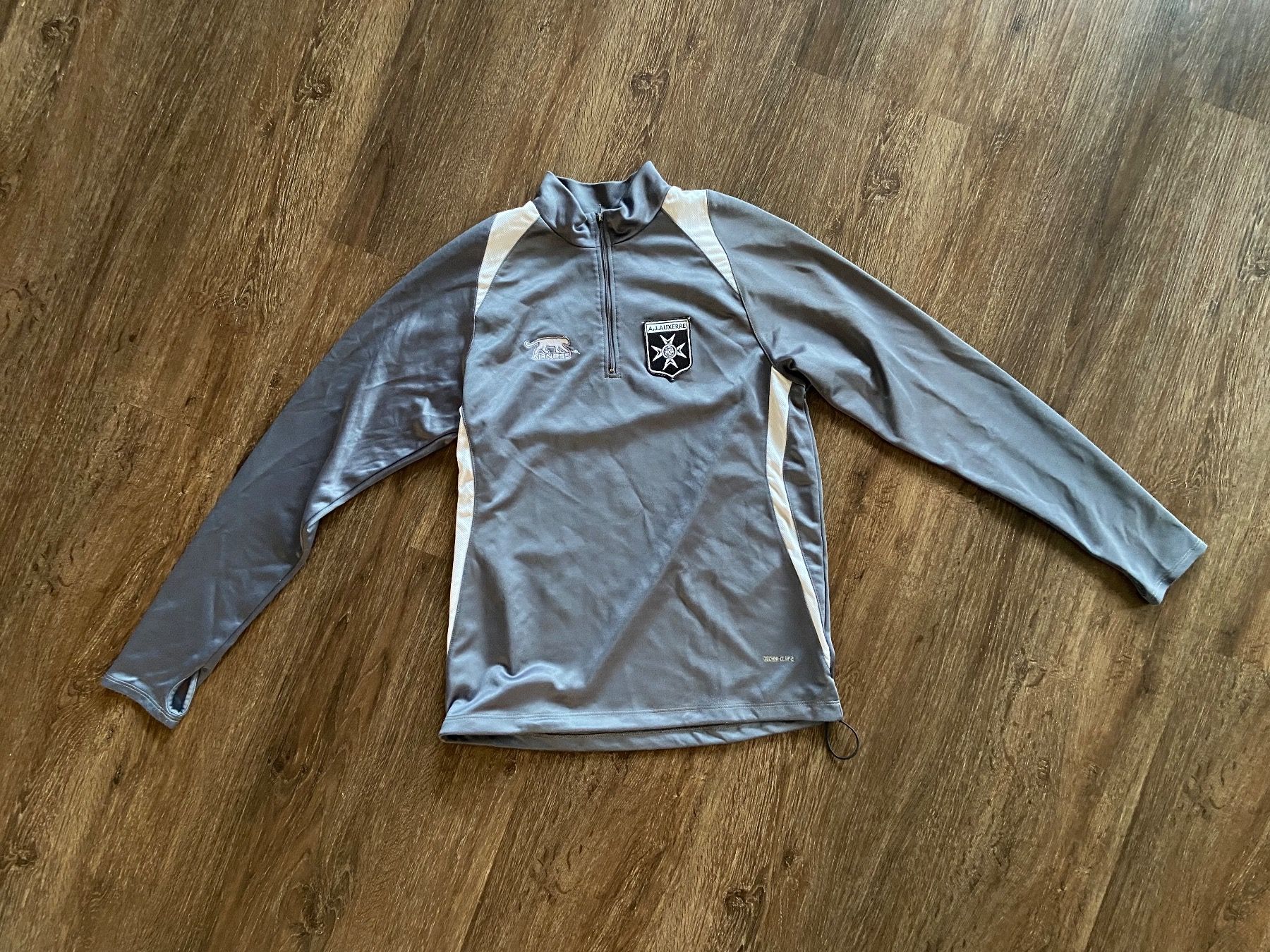 Leibchen & Hosen: AJ Auxerre Trainingspulli Gr. M – Gebraucht aus Muttenz von bargain_hunter