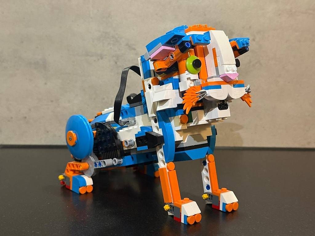 Lego Kit di costruzioni: Lego BOOST Creative Toolbox 17101 – Usato da Peseux venduto da Rcrivell 1