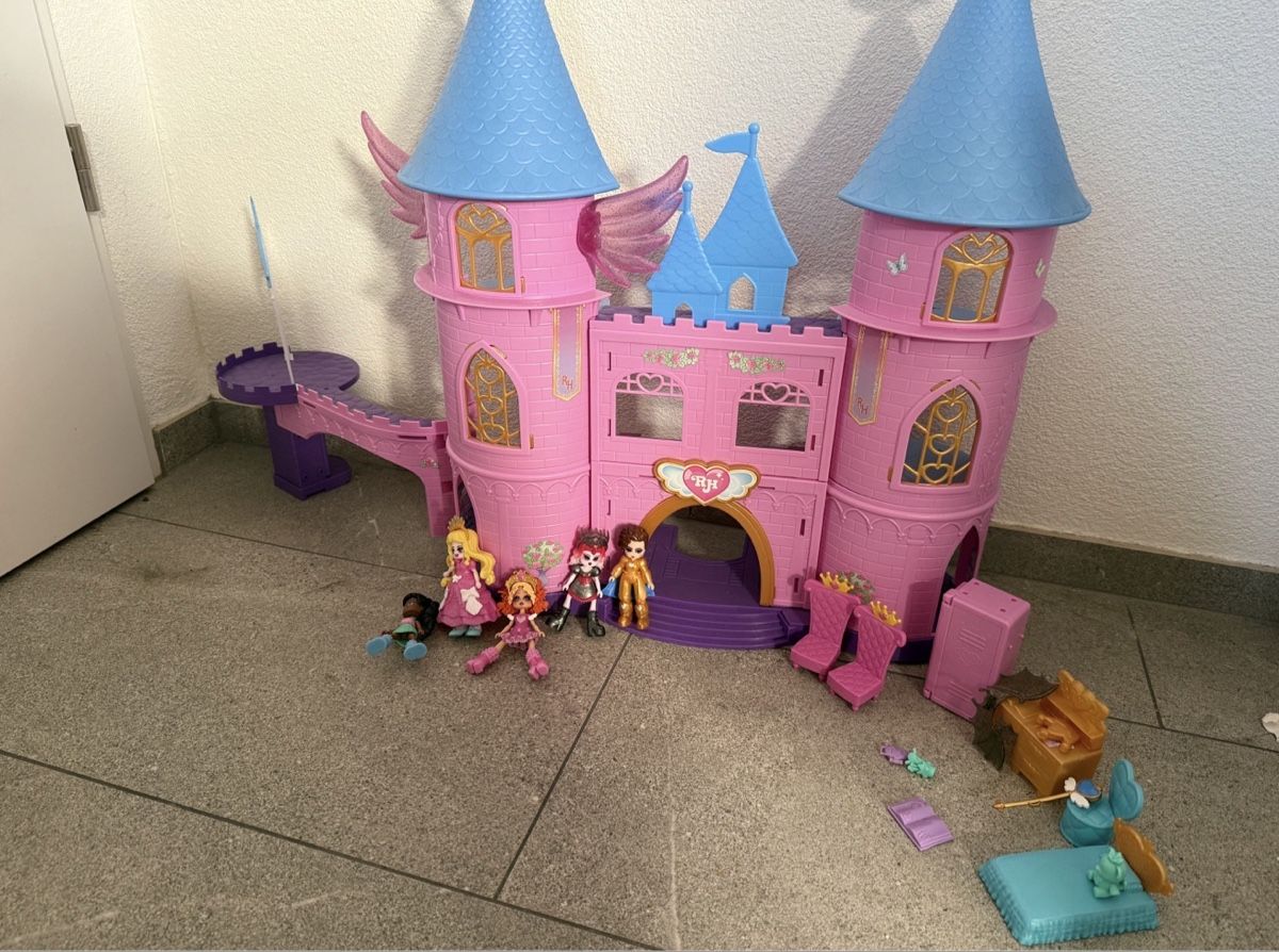 Case e mobili per bambole: Royale High Roblox Puppenhaus – Nuovo (secondo la descrizione) da Niederwil AG venduto da lar_yhz5