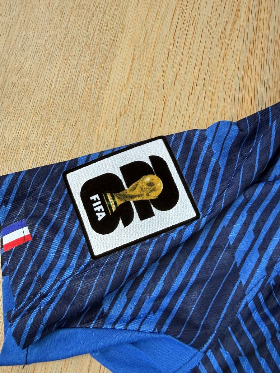 Maillots de corps & Pantalons: Mbappe Frankreich Performance Version Size L – Neuf (Voir description) à Allschwil par ale_99l7 8