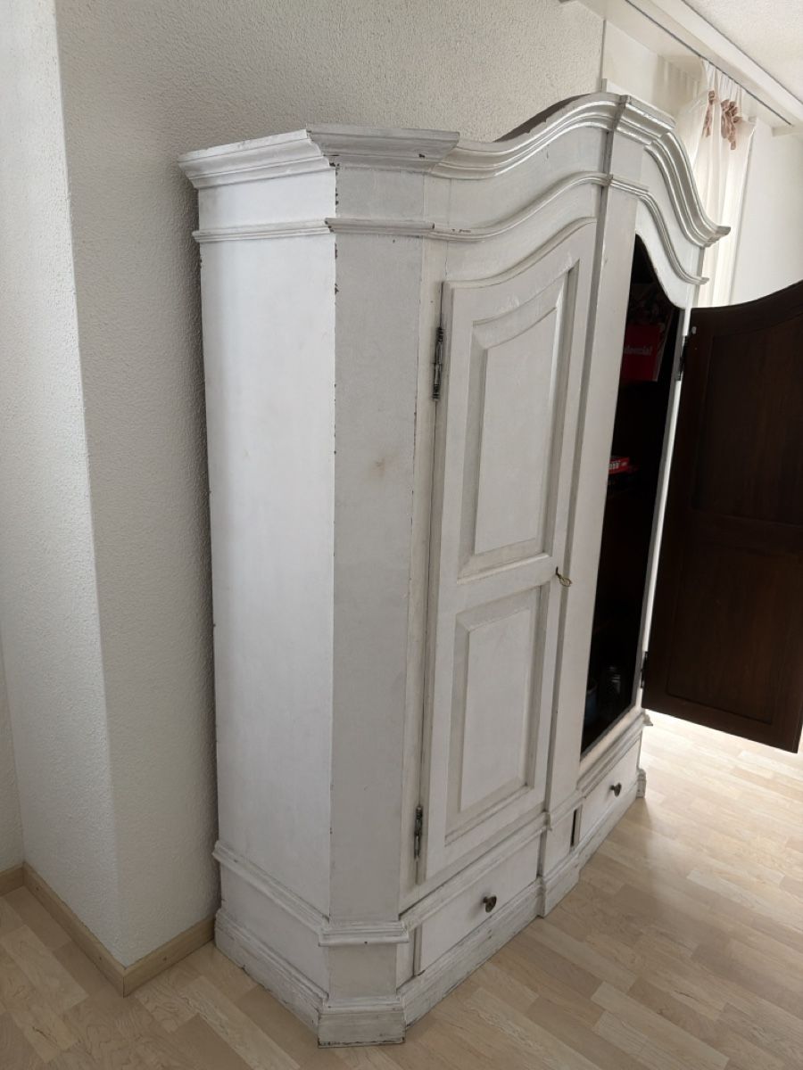 Armadi: Antiker weisser Schrank – Usato da Morgarten venduto da elabaumann_ch 2