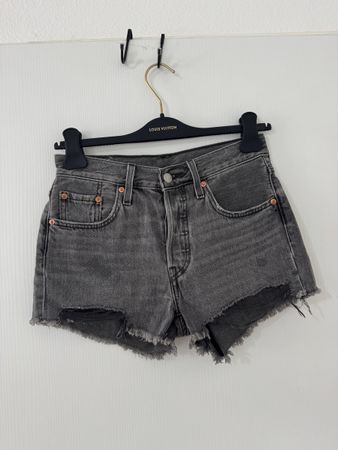 Levi's 501 Shorts grau Damen W25 top Zustand