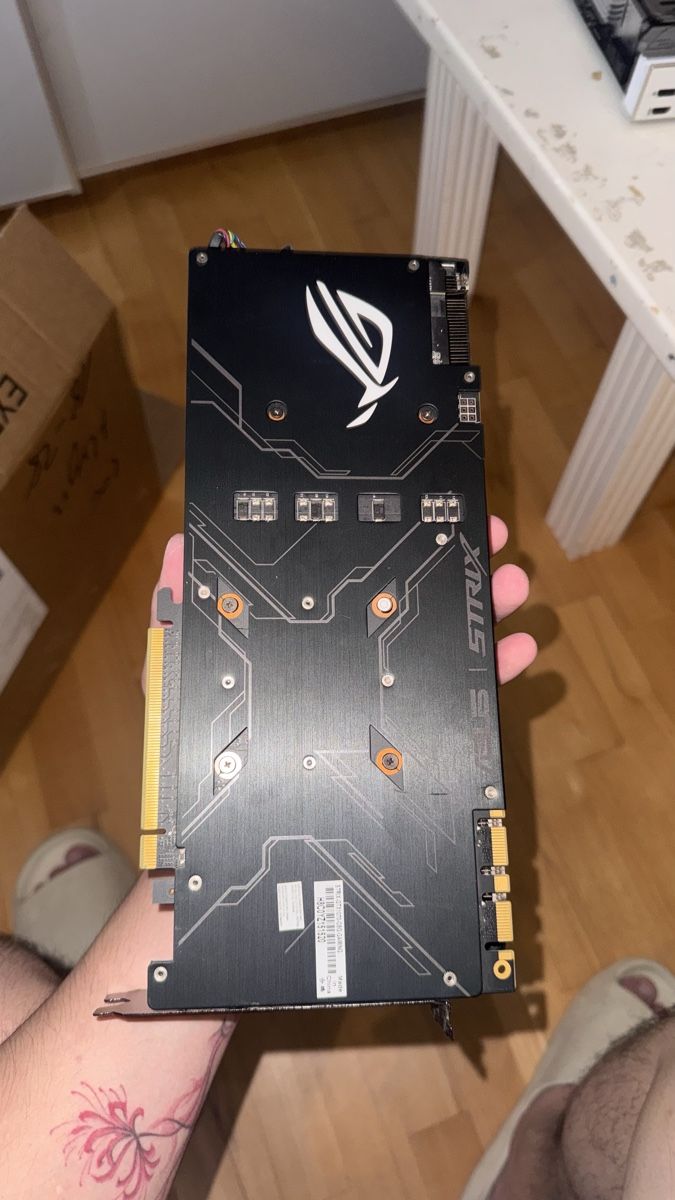 Asus Schede grafiche: ASUS ROG Strix GeForce GTX 1070 8 GB – Usato da Holderbank AG venduto da min_285m 2